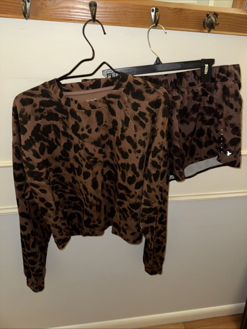 Old Navy Dynamic Fleece Leopard Print Crop Sweatshirt Large & Running Shorts Set